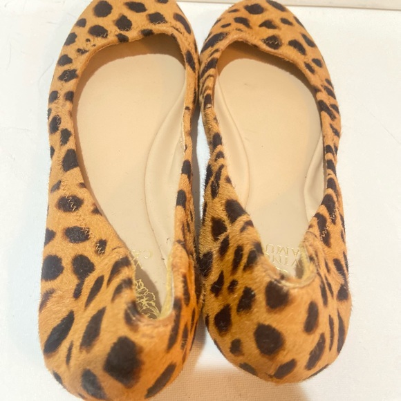 Leopard Vince Camuto Flats - Picture 3 of 6